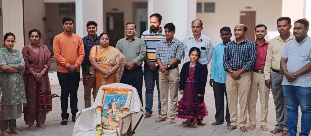 ಭಕ್ತ ಕನಕದಾಸರ ವಿಚಾರಧಾರೆ ಅಳವಡಿಸಿಕೊಳ್ಳೋಣ :ಡಾ.ಮಿರ್ದೆ