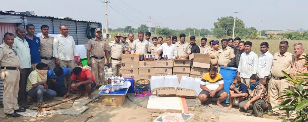 ನಕಲಿ ಮದ್ಯ ತಯಾರಿಕಾ ಘಟಕದ ಮೇಲೆ ದಾಳಿ :೬ ಜನರ ಬಂಧನ