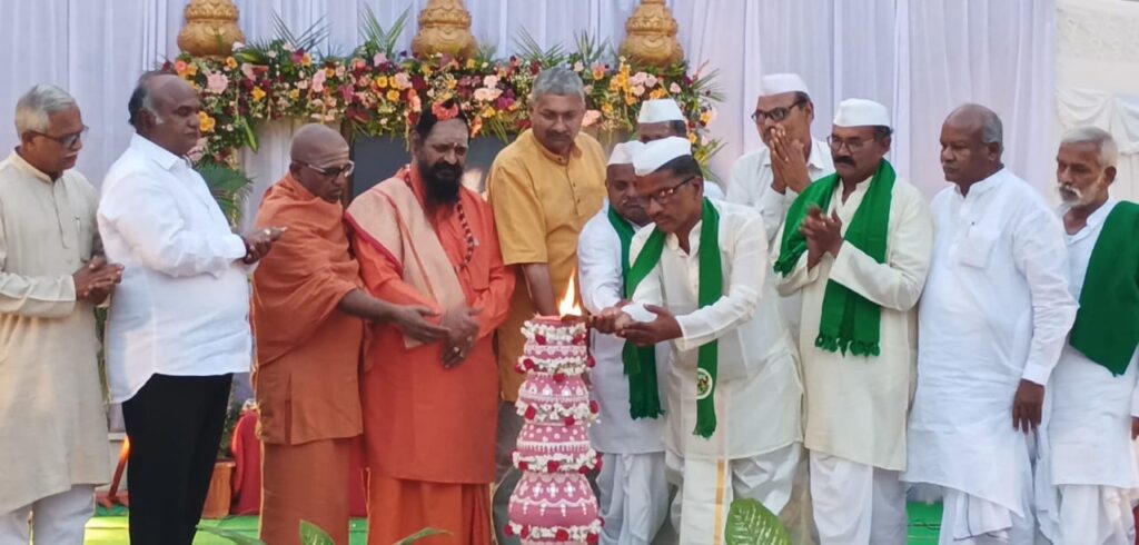 ಸಾವಯವ ಕೃಷಿ ಬಗ್ಗೆ ರೈತರಿಗೆ ಅರಿವು ಮೂಡಿಸಿದ ಸಿದ್ದೇಶ್ವರ ಶ್ರೀಗಳು