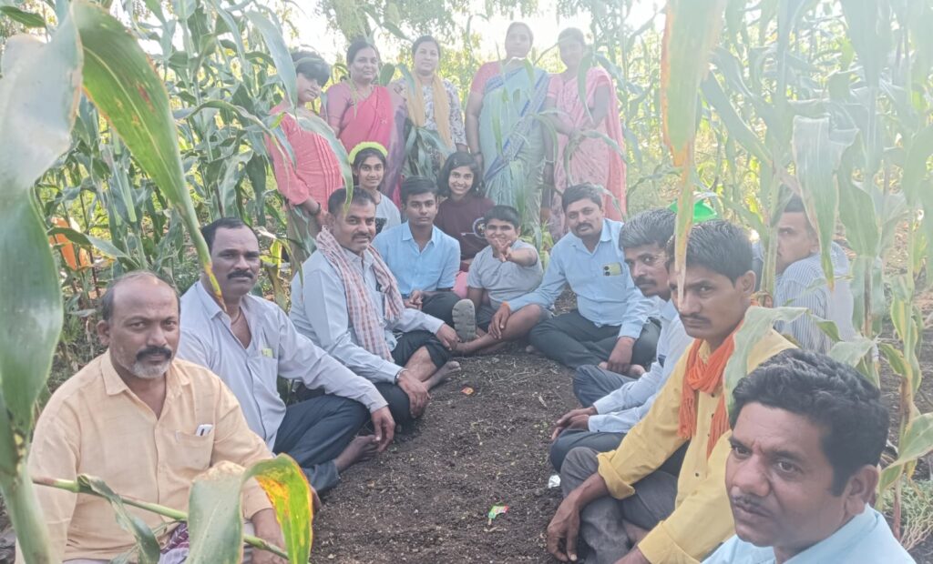 ಎಳ್ಳ ಅಮವಾಸ್ಯೆ: ಭೂಮಿ ತಾಯಿಗೆ ಚೆರಗ ಚೆಲ್ಲಿ ನೈವೇದ್ಯ ಅರ್ಪಣೆ