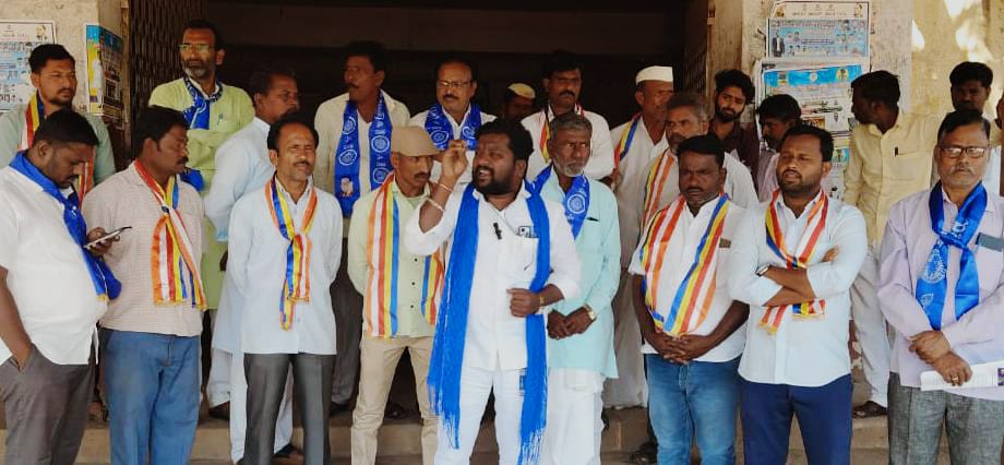 ಇಟ್ಟಂಗಿಬಟ್ಟಿ ಕಾರ್ಮಿಕರ ಮೇಲಿನ ಹಲ್ಲೆ ಖಂಡಿಸಿ ಮನವಿ