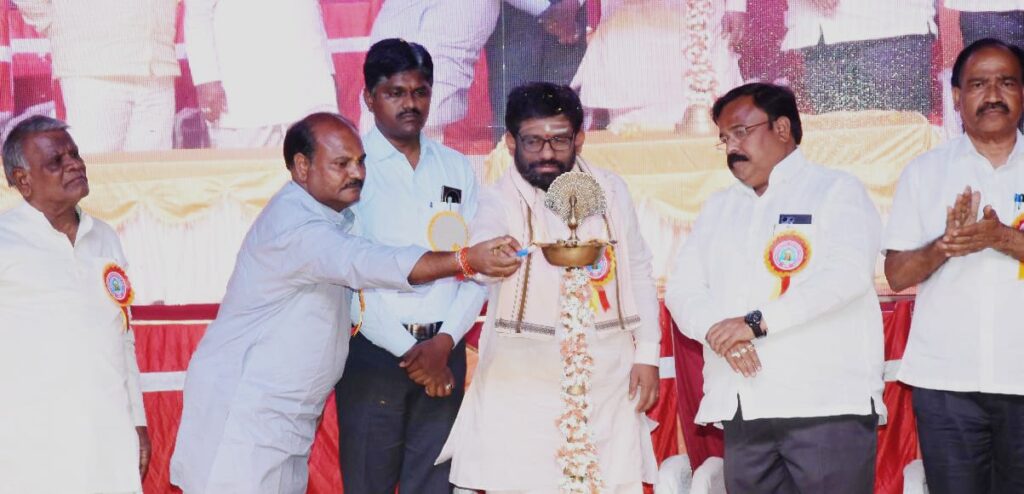 ಶಿಕ್ಷಕರು ಮಕ್ಕಳಿಗೆ ಪಠ್ಯದೊಂದಿಗೆ ಗುಣಾತ್ಮಕ ಸಂಸ್ಕಾರ ನೀಡಬೇಕು