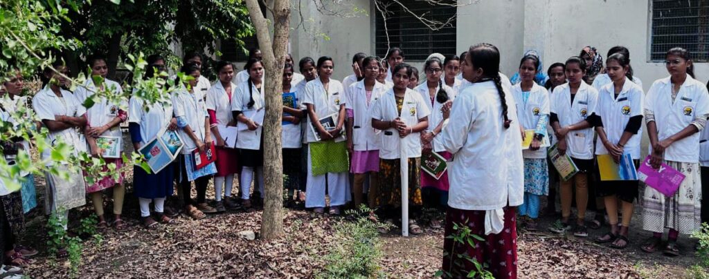 ಬಿಎಲ್ಡಿಈ ಸಂಸ್ಥೆಯ ಡಿ.ಫಾರ್ಮ್ ವಿದ್ಯಾರ್ಥಿಗಳಿಂದ ಕ್ಷೇತ್ರ ಅಧ್ಯಯನ