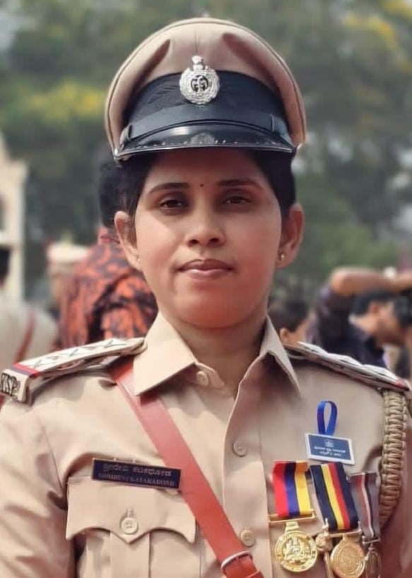 ಪೊಲೀಸ್ ಇನ್ಸ್ಪೆಕ್ಟರ್ ಶ್ರೀದೇವಿ ಗೆ ಮುಖ್ಯಮಂತ್ರಿ ಚಿನ್ನದ ಪದಕ