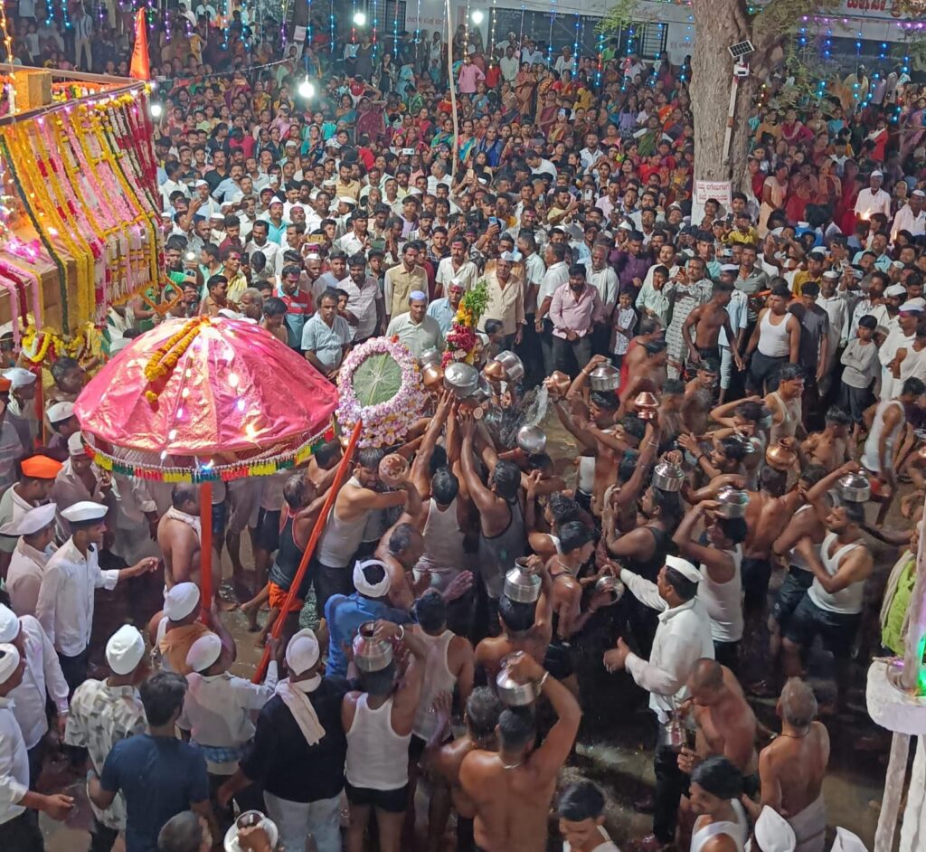 ಸಾಲೋಟಗಿ ಶಿವಯೋಗೀಶ್ವರ ಜಾತ್ರೆ ನೀರಾಟ ಸಂಪನ್ನ