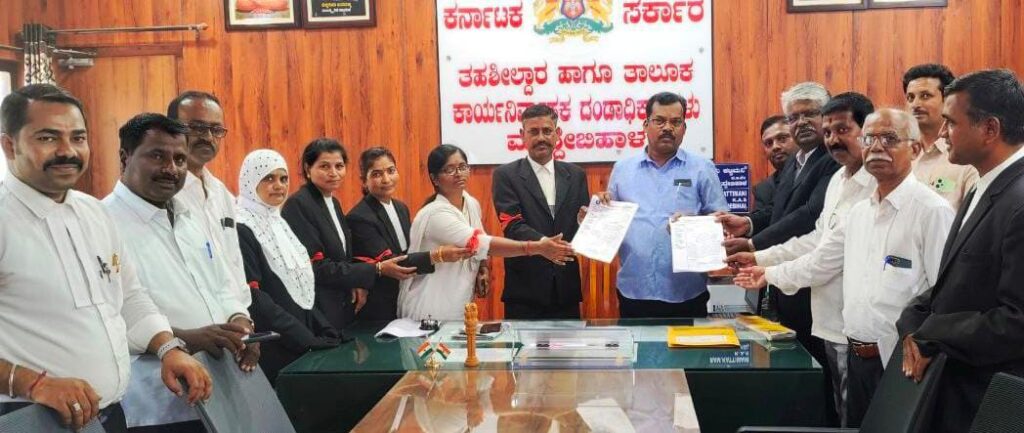 ವಕೀಲರ ಮೇಲಿನ ಹಲ್ಲೆ ಖಂಡಿಸಿ ಮೌನ ಪ್ರತಿಭಟನೆ