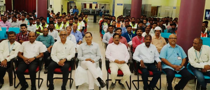 ರಾಷ್ಟ್ರೀಯ ಪ್ರಗತಿಗೆ ಶ್ರಮವೇ ಪ್ರಮುಖ :ಬಿದ್ಯಾನಂದ್ ಝಾ