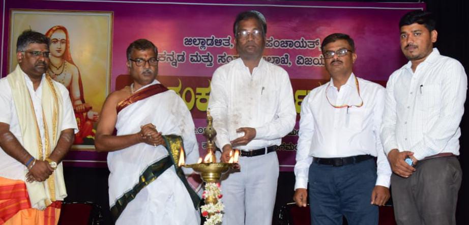 ಅಧ್ವೈತ ಸಿದ್ಧಾಂತದ ಪ್ರತಿಪಾದಕ ಆದಿ ಶಂಕರಾಚಾರ್ಯರು