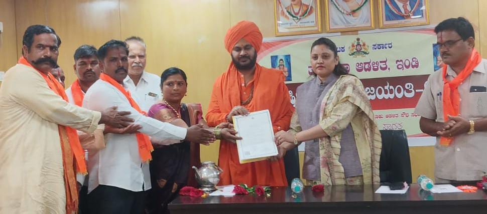 ವಿದ್ಯೆ ಕಲಿಸುವುದನ್ನು ಮರೆಯಬೇಡಿ :ಮುರುಘೆಂದ್ರ ಶ್ರೀ