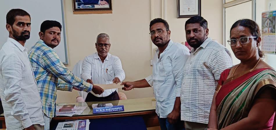 ಮೂವರ ಶುಲ್ಕ ತುಂಬಿದ ಹಳೆಯ ವಿದ್ಯಾರ್ಥಿ ಸಂಘದ ಸದಸ್ಯರು