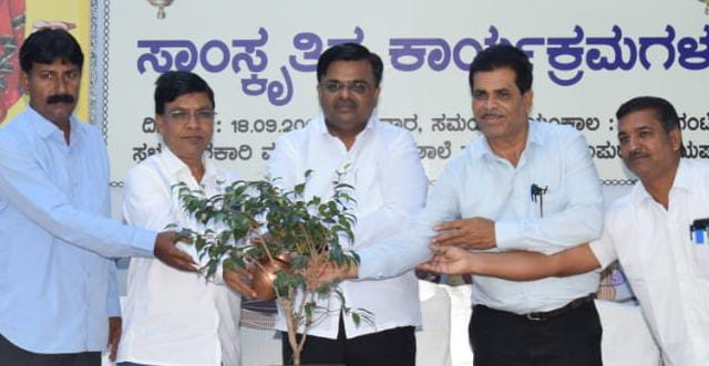 ಮಕ್ಕಳು ಪಠ್ಯೇತರ ಚಟುವಟಿಕೆಗಳಲ್ಲೂ ತೊಡಗಿಸಿಕೊಳ್ಳಬೇಕು