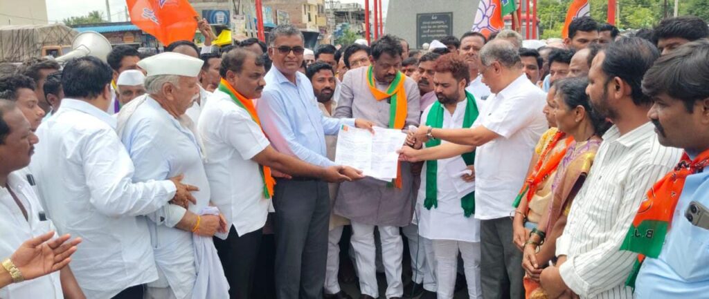 ಶಾಸಕರ ಮನೆ ಸೇರಿದ ಗುಂಡಿ ಮುಚ್ಚುವ ಅನುದಾನ! :ಆರೋಪ