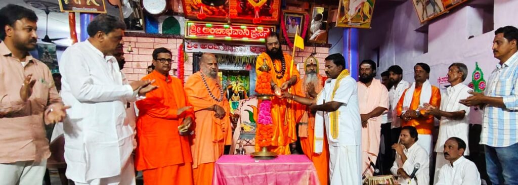 ಅಂತ:ಕರಣದ ಮಾತು ಕೇಳಿ ಆತ್ಮಸಾಕ್ಷಿಯಾಗಿ ನಡೆಯಿರಿ :ಕಾಶಿ ಶ್ರೀ