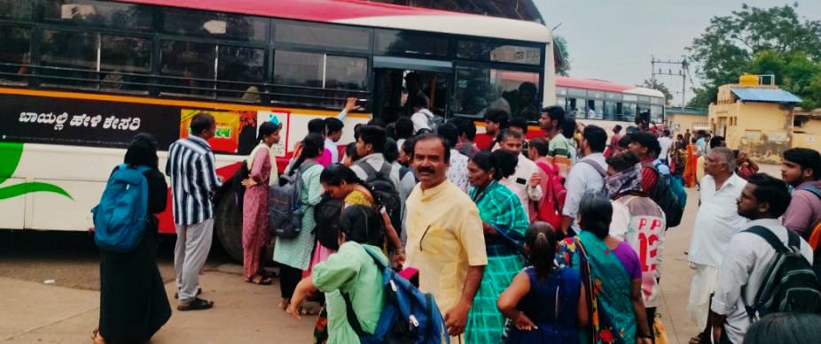 ಹೆಚ್ಚಿನ ವಾಹನಗಳು ಅಲಭ್ಯ: ಬಸ್ ಪ್ರಯಾಣಿಕರ ಪರದಾಟ