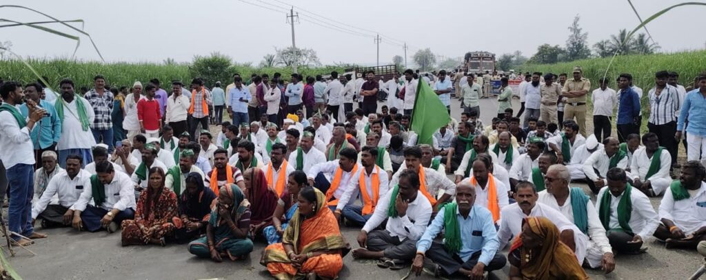 ಟನ್ ಕಬ್ಬಿಗೆ ರೂ.3400 ದರ ನಿಗದಿಗೆ ಆಗ್ರಹಿಸಿ ಪ್ರತಿಭಟನೆ