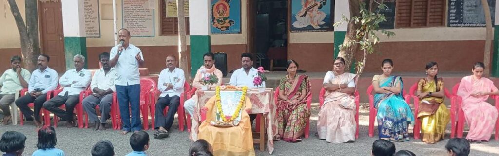 ಕನಕದಾಸರ ಜೀವನಾದರ್ಶ ಪಾಲನೆ ಅಗತ್ಯ :ಕರಜಗಿ