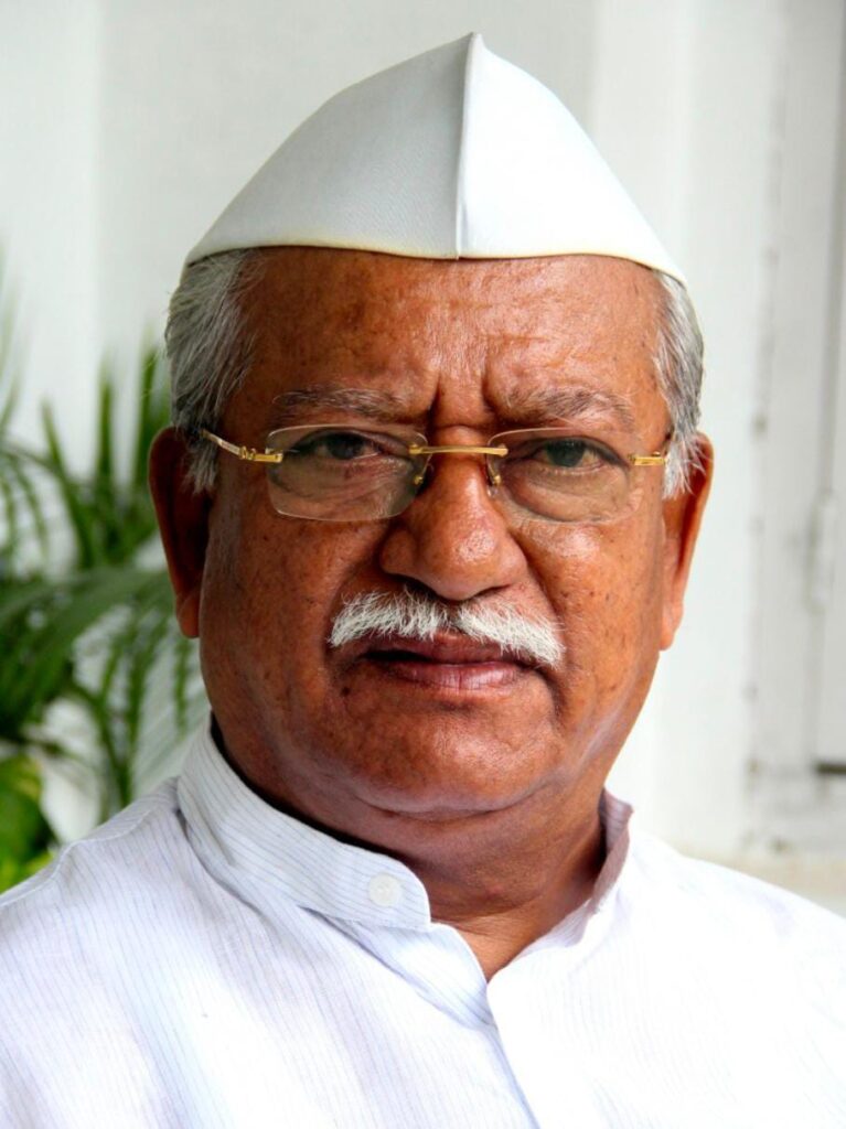 ಕಬ್ಬಿನ ವಾಹನಗಳಿಗೆ ಕಡ್ಡಾಯವಾಗಿ ರಿಪ್ಲೆಕ್ಟರ್ ಅಳವಡಿಸಲಿ :ಜಿಗಜಿಣಗಿ