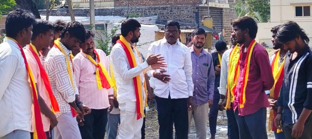 ಟಕ್ಕಳಕಿ ಗ್ರಾಮದಲ್ಲಿ ಸ್ವಚ್ಛತೆ ಕಾಪಾಡಲು ಕರವೇ ಒತ್ತಾಯ