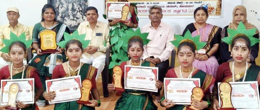 ಜಾನಪದ ನೃತ್ಯ ಸ್ಪರ್ಧೆ: ಬಳಗಾನೂರ ಬಾಲಕಿಯರ ಸಾಧನೆ