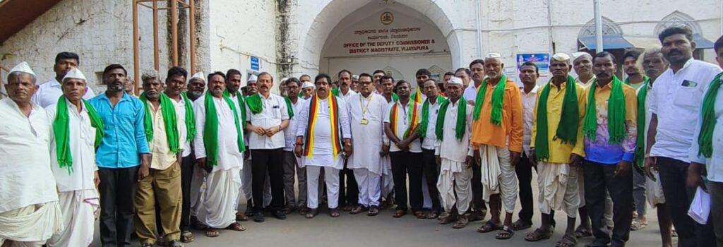 ರೈತರ ಬೆಳೆಗೆ ಪರಿಹಾರ ನೀಡುವಂತೆ ಆಗ್ರಹಿಸಿ ಮನವಿ