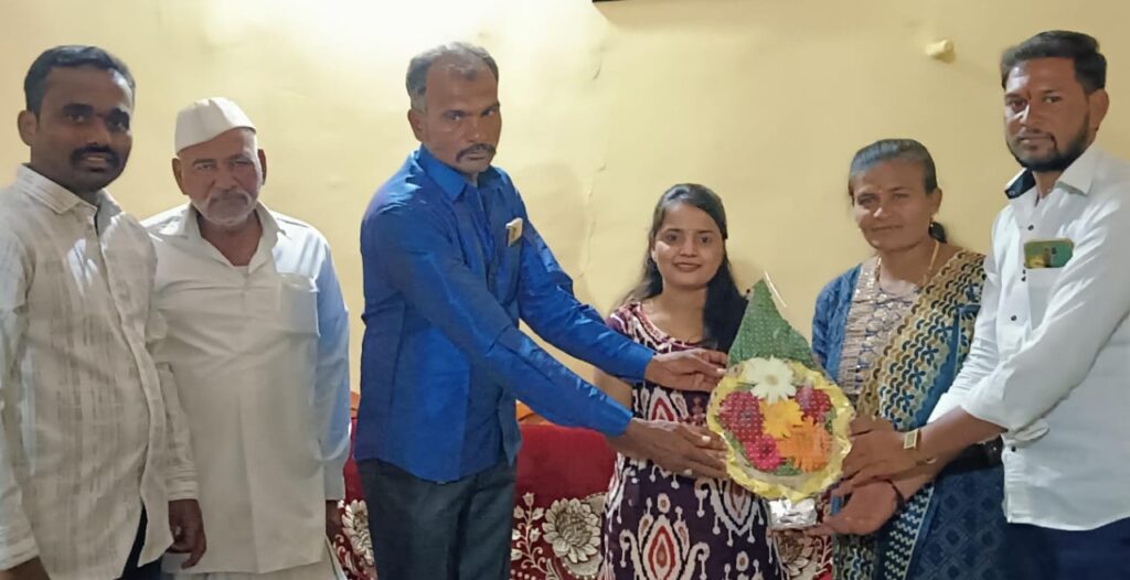 ವಿದೇಶಕ್ಕೆ ಹೊರಟ ಗ್ರಾಮೀಣ ಪ್ರತಿಭೆ ಪ್ರೀತಿ ಆನೆಗುಂದಿ