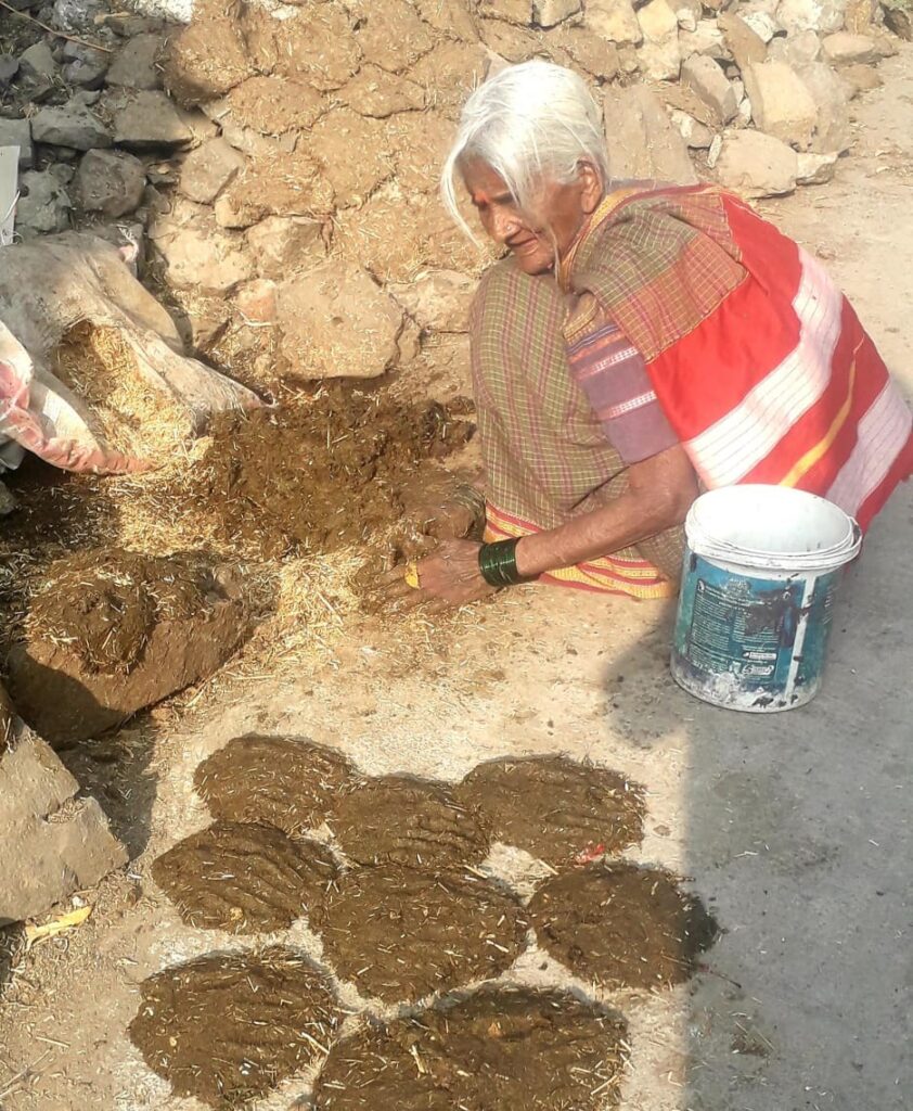ವಯಸ್ಸು ನೂರಾದರೂ ಕಾಯಕ ಬಿಡದ ಸುಂದರವ್ವಜ್ಜಿ!