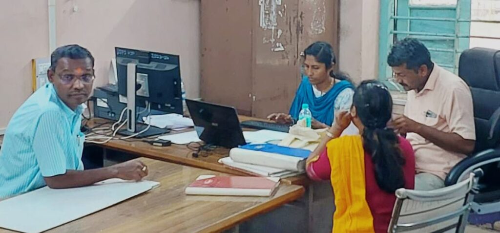 ಲೋಕಾಯುಕ್ತ ಅಧಿಕಾರಿಗಳ ದಾಳಿ :ದಾಖಲೆಗಳ ಪರಿಶೀಲನೆ