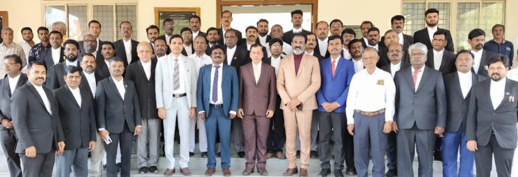 ವಕೀಲಿಕೆಯು ಪಕ್ಷಗಾರರಿಗೆ ನ್ಯಾಯ ಕೊಡಿಸೊ ಕಾರ್ಯಗೈವ ಏಕೈಕ ವೃತ್ತಿ