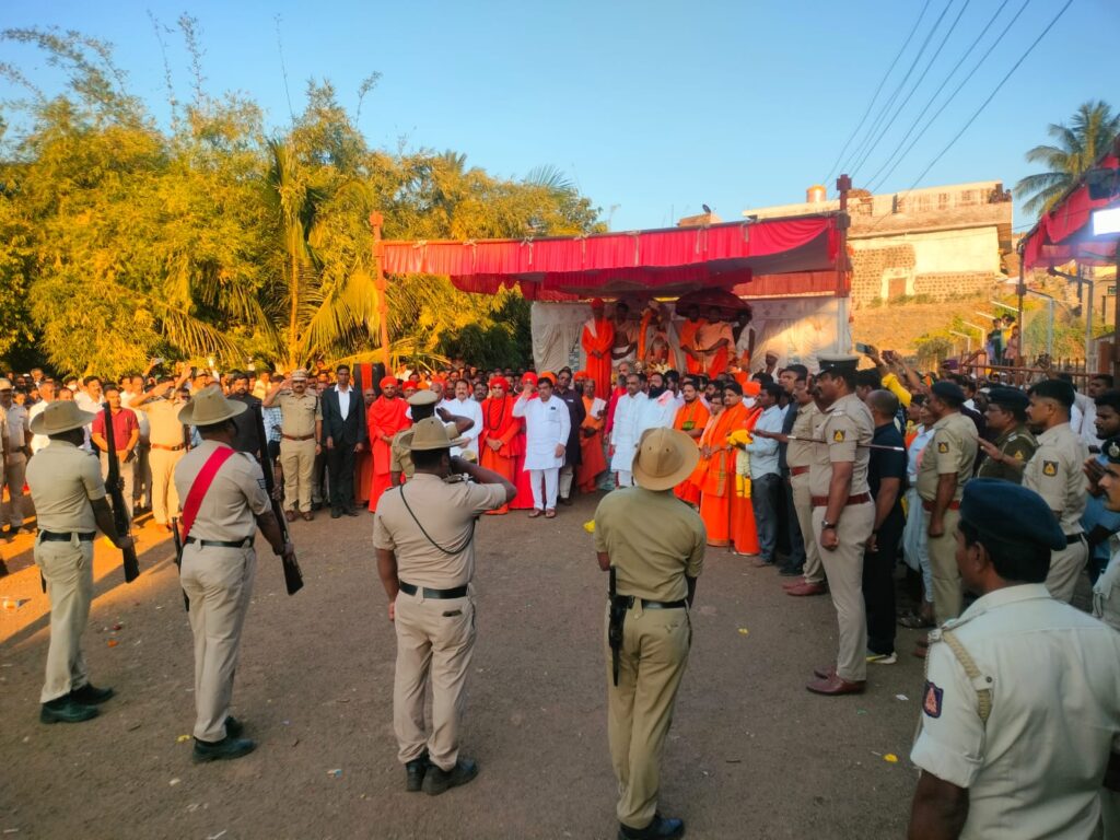 ಶ್ರೀಗಳು ತೋರಿದ ಮಾರ್ಗ ಸೂರ್ಯ ಚಂದ್ರ ಇರುವರೆಗೂ ಚಿರಸ್ಥಾಯಿ