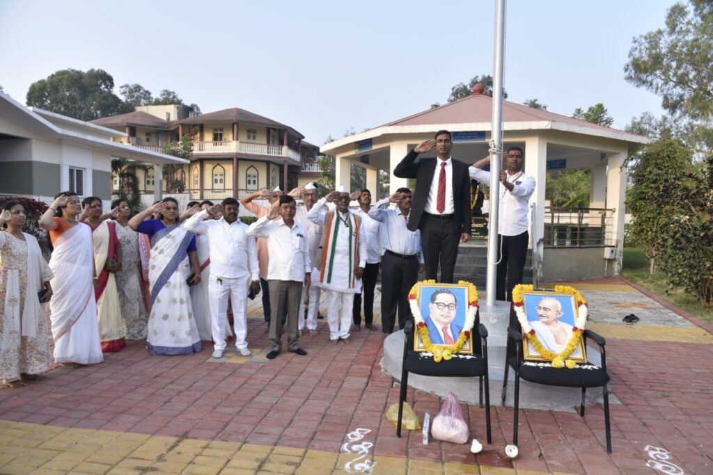 ಸಂವಿಧಾನದಲ್ಲಿ ಅಡಕವಾಗಿರುವ ಕರ್ತವ್ಯಗಳನ್ನು ಪಾಲಿಸೋಣ