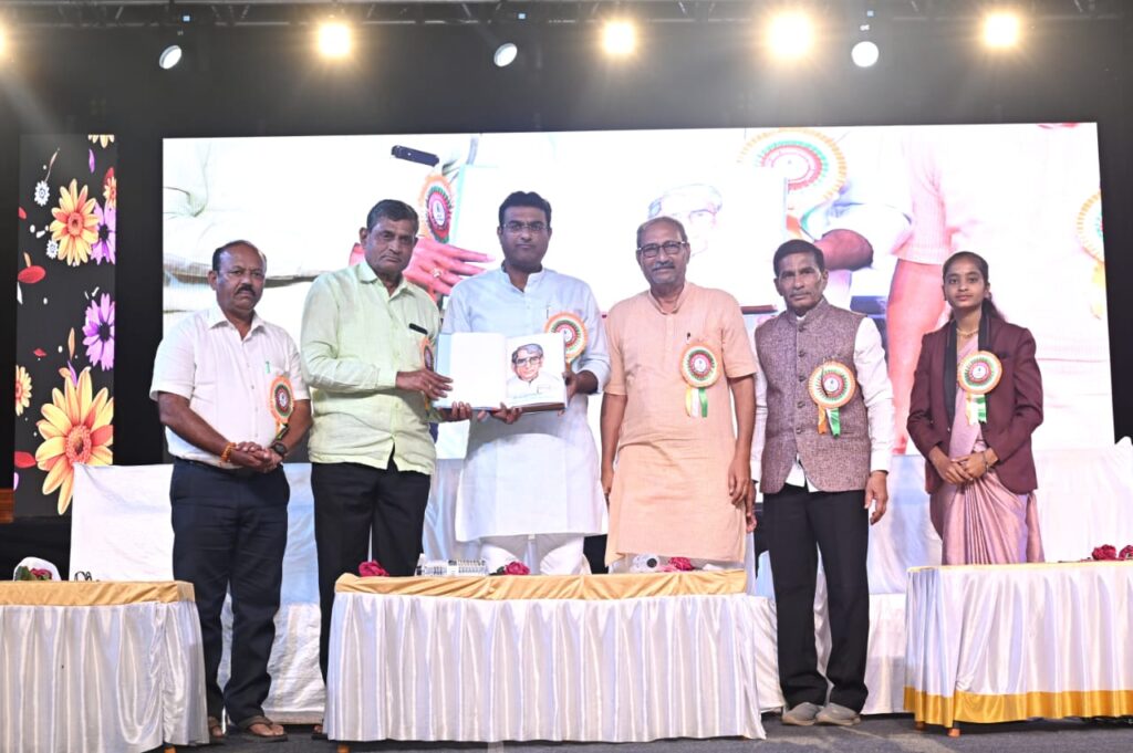 ಶ್ರೀ ಎ.ಬಿ.ಜತ್ತಿ ಪ್ರೌಢ ಶಾಲೆಯಲ್ಲಿ ಸ್ನೇಹ ಸಮ್ಮೇಳನ