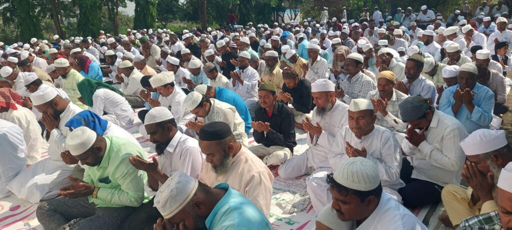 ಸಂಭ್ರಮದ ರಮಜಾನ್ ಈದ್ ಆಚರಣೆ :ರೋಜಾ ಉಪವಾಸಕ್ಕೆ ತೆರೆ