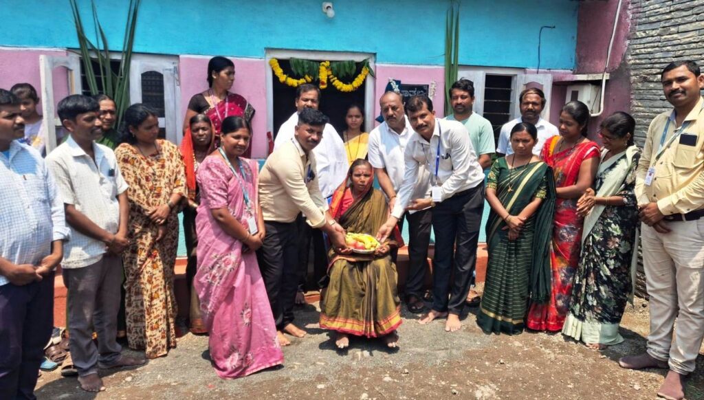 ಧರ್ಮಸ್ಥಳ ಗ್ರಾಮಾಭಿವೃದ್ಧಿ ಯೋಜನೆ ವಾತ್ಸಲ್ಯ ಮನೆ ಹಸ್ತಾಂತರ