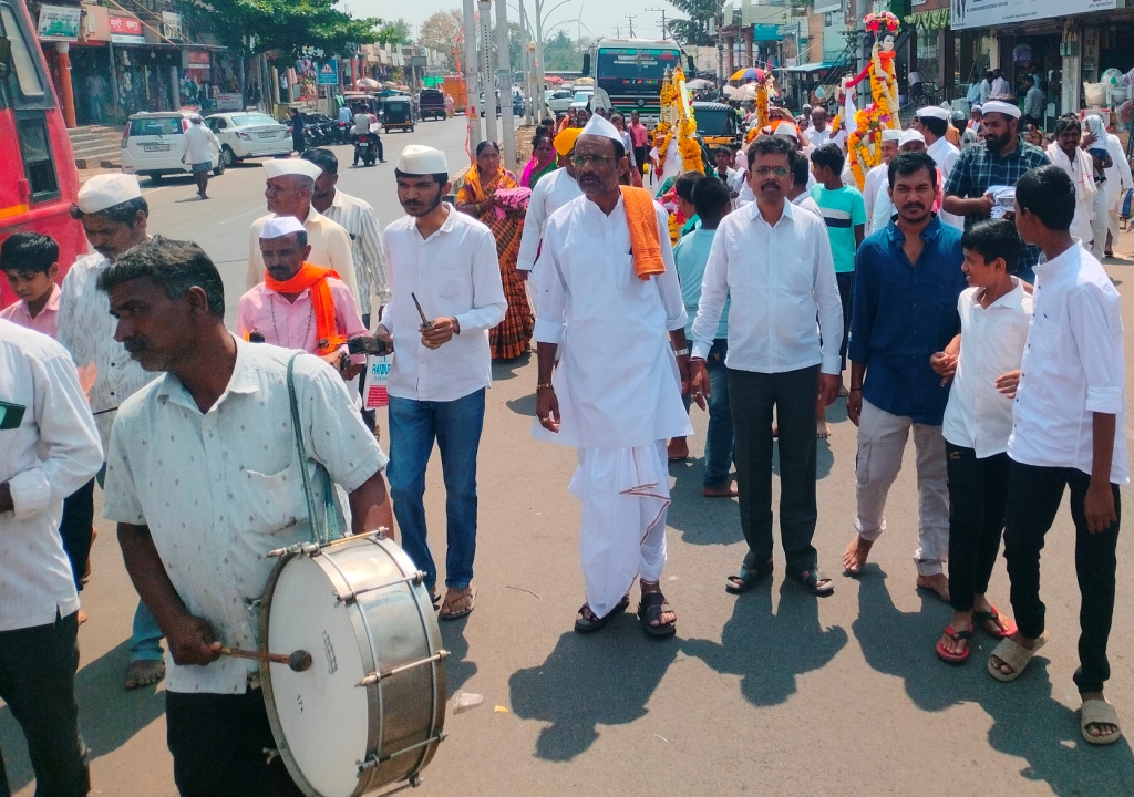 ಮಲ್ಲಯ್ಯ ಕಂಬಿಗಳಿಗೆ ಭಕ್ತರಿಂದ ಅದ್ದೂರಿ ಪುರಪ್ರವೇಶ