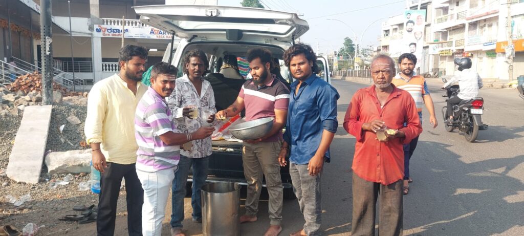 ಯಶೋಧರ ತಂಡದಿಂದ ಪಾನಕ-ಪ್ರಸಾದ ವಿತರಣೆ