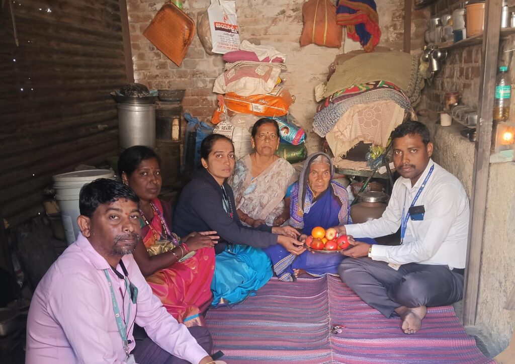 ಧರ್ಮಸ್ಥಳದ ಹೆಗ್ಗಡೆ ಅಮ್ಮನವರ ಹುಟ್ಟುಹಬ್ಬ :ಹಣ್ಣು ವಿತರಣೆ