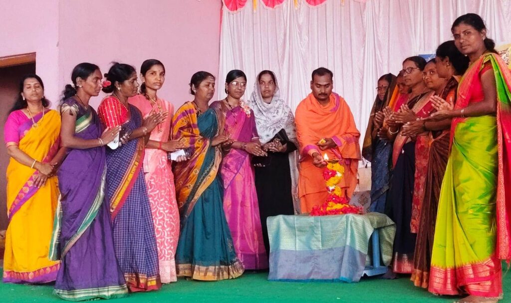 ಮಹಿಳೆ ಈಗ ಸರ್ವರಂಗದಲ್ಲೂ ಸಾಧಕಿ :ವೀರಗಂಗಾಧರ ಶ್ರೀ