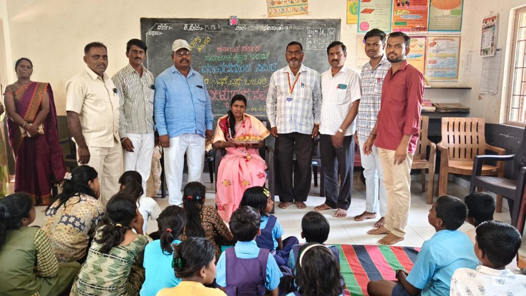 ಶಿಕ್ಷಕಿಯ ವರ್ಗಾವಣೆಗೆ ನೊಂದ ಮಕ್ಕಳಿಂದ ಭಾವುಕ ಬೀಳ್ಕೊಡುಗೆ