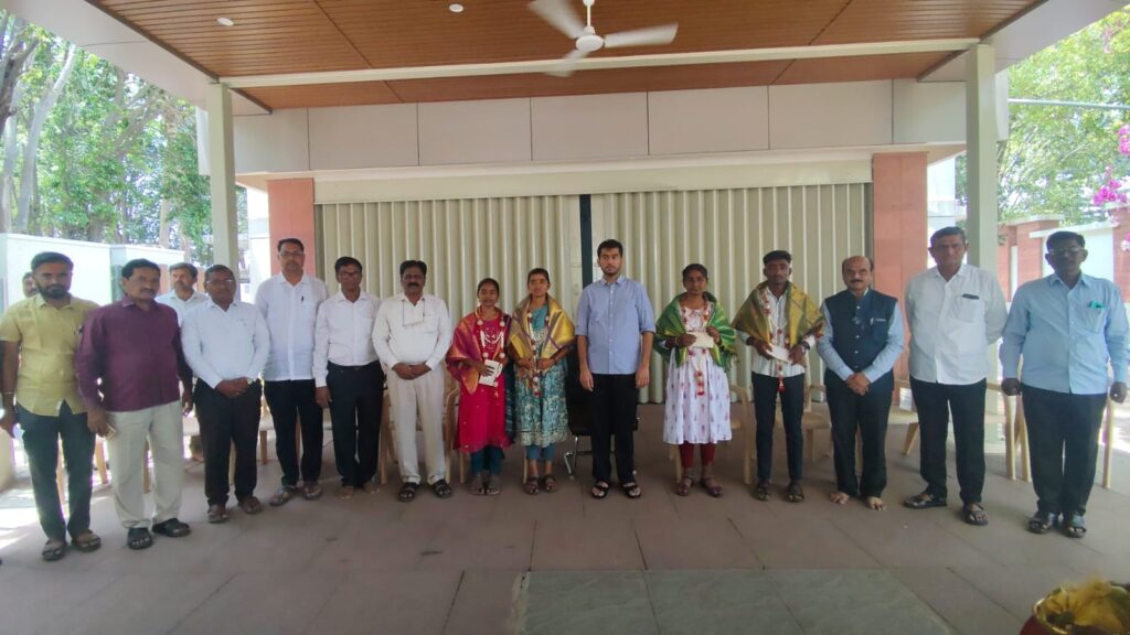 ಬಿ.ಎಲ್.ಡಿ.ಇ ಸಂಸ್ಥೆಯಿಂದ ಬಡ ಪ್ರತಿಭಾವಂತ ವಿದ್ಯಾರ್ಥಿಗಳಿಗೆ ಶೈಕ್ಷಣಿಕ ನೆರವು