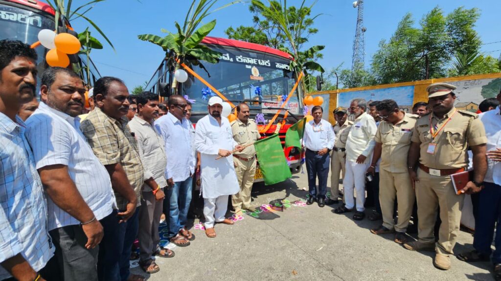 ಅಥಣಿ-ಪುಣೆ & ಕೊಲ್ಲಾಪುರ ಬಸ್ ಸೇವೆಗೆ ಶಾಸಕ ಸವದಿ ಚಾಲನೆ