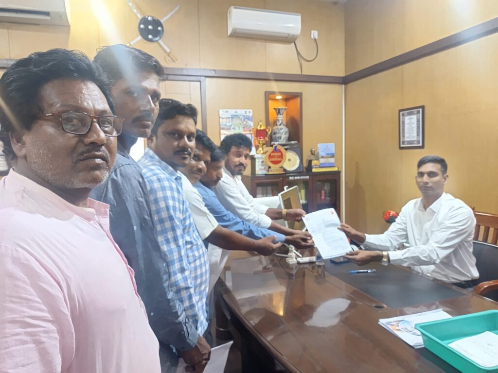 ಬೇಡಿಕೆ ಈಡೇರಿಕೆಗೆ ಆಗ್ರಹಿಸಿ ನಾಟಕ ಬರಹಗಾರರು, ಕವಿಗಳಿಂದ ಮನವಿ