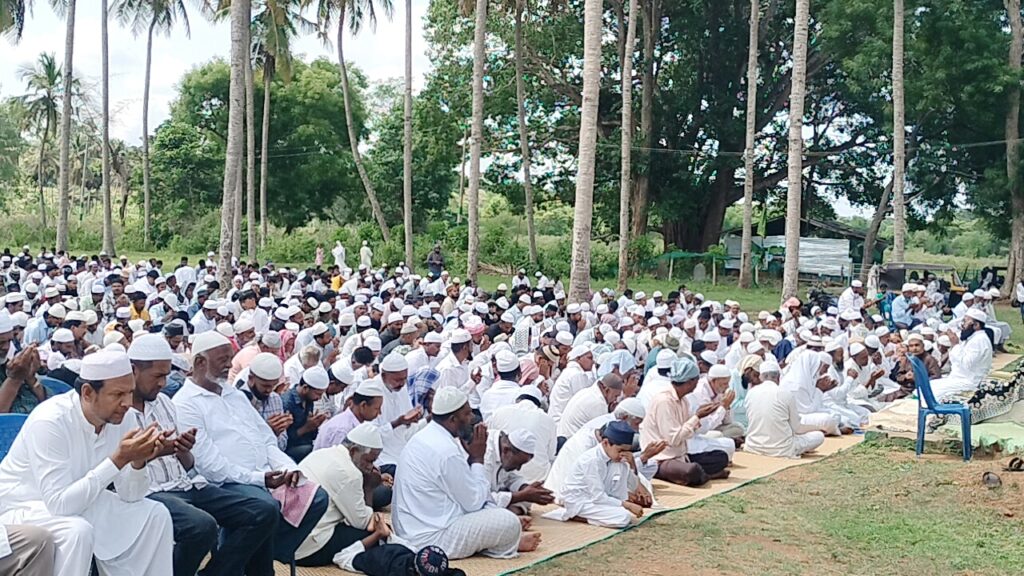 ಎಚ್.ಡಿ.ಕೋಟೆಯಲ್ಲಿ ಸಂಭ್ರಮದ ಬಕ್ರೀದ್ ಹಬ್ಬ ಆಚರಣೆ