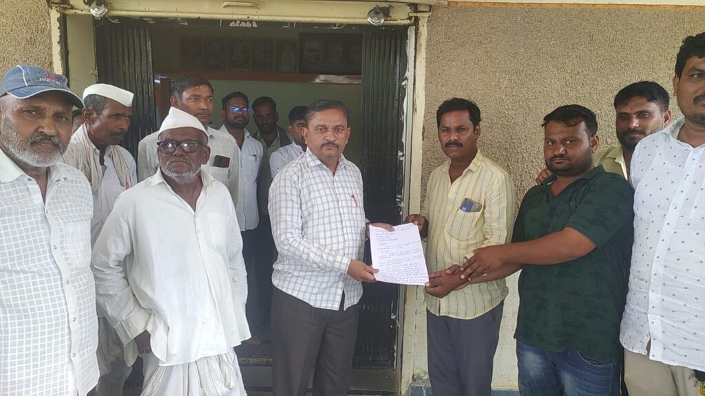 ಕಾನೂನು ಬಾಹಿರ ನೇಮಕಾತಿ ರದ್ದುಪಡಿಸಲು ಆಗ್ರಹಿಸಿ ರೈತರ ಪ್ರತಿಭಟನೆ
