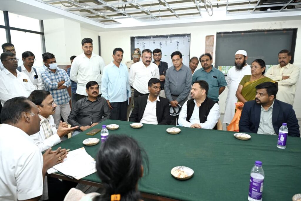 ನೂತನ ವೈದ್ಯಕೀಯ ಕಾಲೇಜು ಸ್ಥಾಪನೆಗಾಗಿ ಡಾ.ದ್ಯಾಬೇರಿ ಸಮಾಲೋಚನೆ