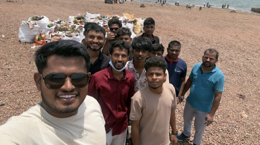 ತಾಳಿಕೋಟೆ ಯುವಕರ ಸೇವಾ ಕಾರ್ಯಕ್ಕೆ ಸಾರ್ವಜನಿಕರ ಪ್ರಶಂಸೆ