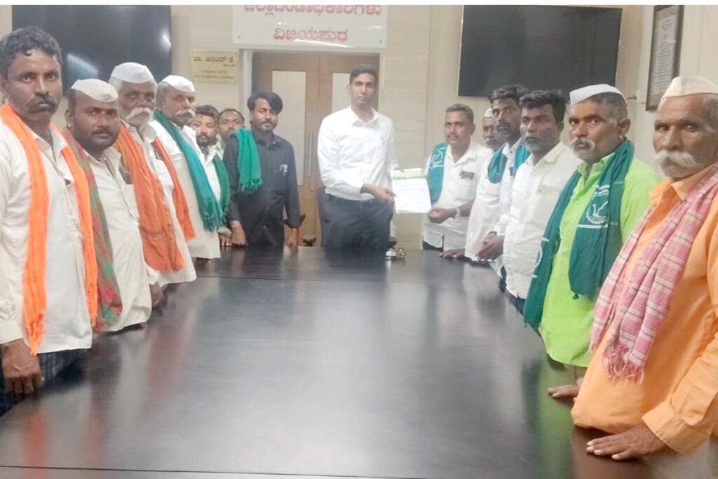 ಸಾರ್ವಜನಿಕ ರಸ್ತೆ ಒತ್ತುವರಿ ತೆರವುಗೊಳಿಸುವಂತೆ ಒತ್ತಾಯಿಸಿ ಮನವಿ