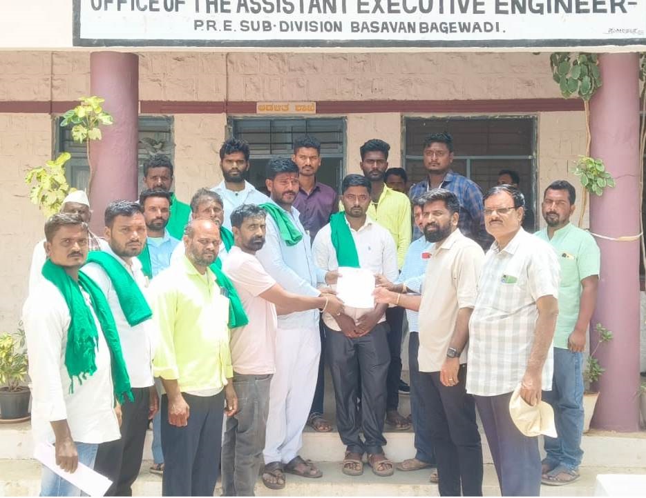 ಹದಗೆಟ್ಟ ರಸ್ತೆ ಸುಧಾರಿಸಲು ಆಗ್ರಹಿಸಿ ರೈತಸಂಘ ಮನವಿ