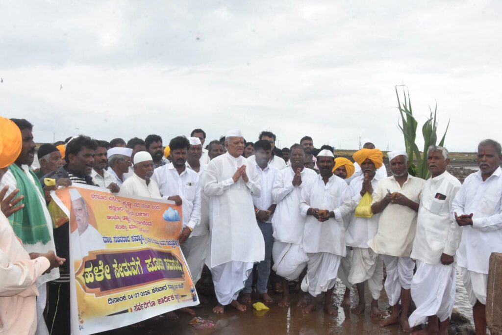 ಮಾಜಿ ಸಚಿವ ಎಸ್.ಕೆ.ಬೆಳ್ಳುಬ್ಬಿ ಯಿಂದ ಕೃಷ್ಣೆಗೆ ವಿಶೇಷ ಪೂಜೆ