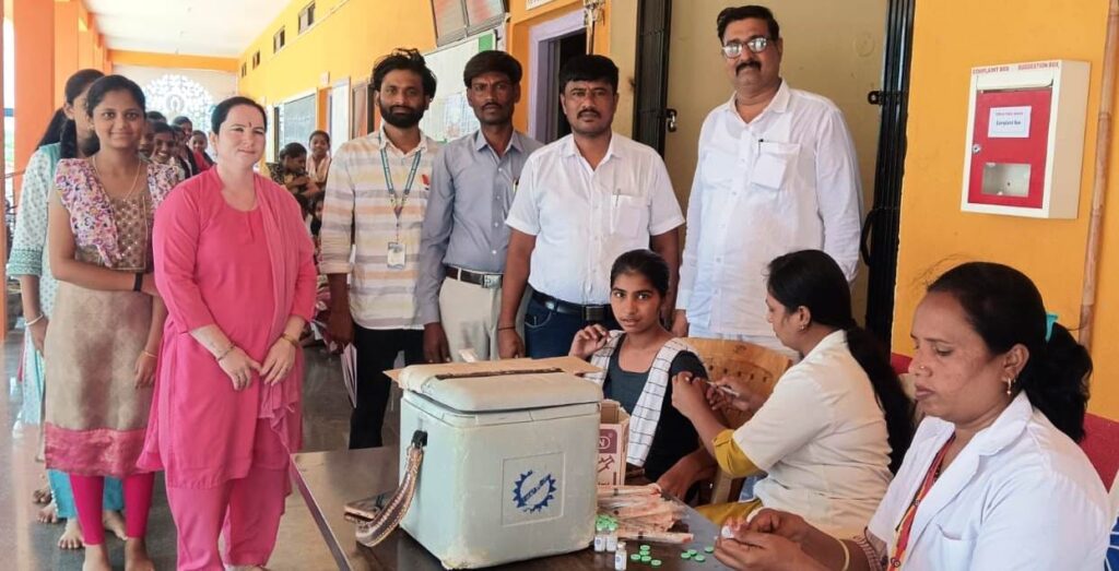 ಸರ್ವಜ್ಞ ವಿದ್ಯಾಪೀಠದಲ್ಲಿ ವಿದ್ಯಾರ್ಥಿಗಳಿಗೆ ಎಚ್ವ್ಹಿಪಿ ಲಸಿಕೆ