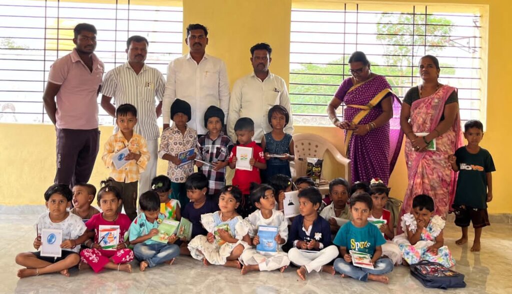 ಮಕ್ಕಳಿಗೆ ನೊಟ್ ಬುಕ್ ಹಂಚಿ ಜನ್ಮ ದಿನ ಆಚರಣೆ